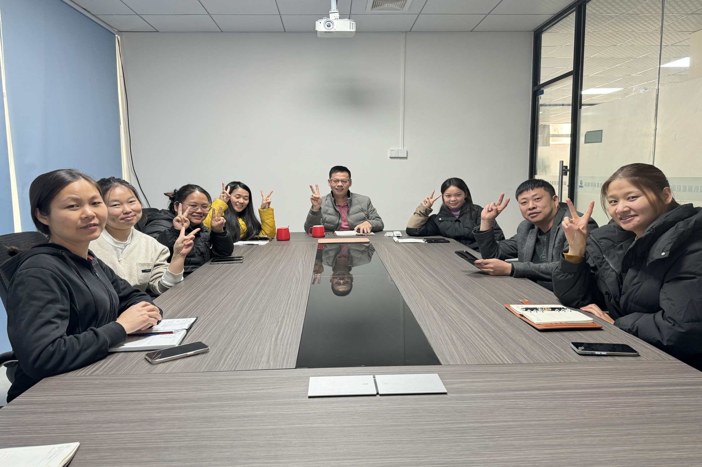 Tá 2024 Cruinniú Achoimre Bliantúil ag Cuideachta Shenzhen Qixingyuan, ag súil le spriocanna na Bliana Nua